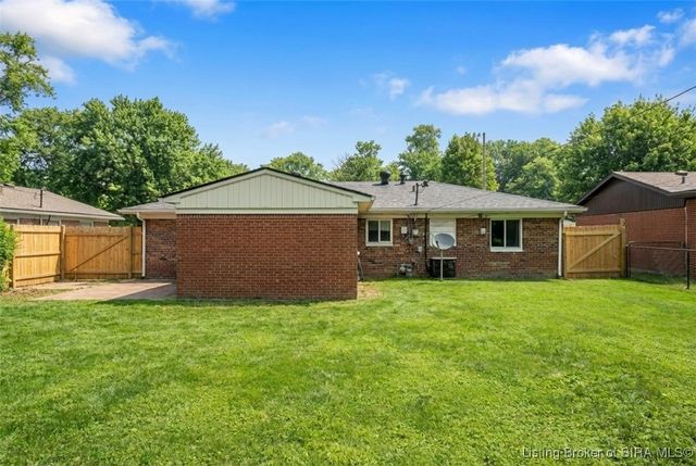 906 Silverwood Drive, Clarksville, IN 47129