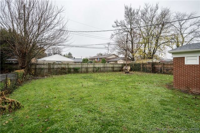 906 Silverwood Drive, Clarksville, IN 47129