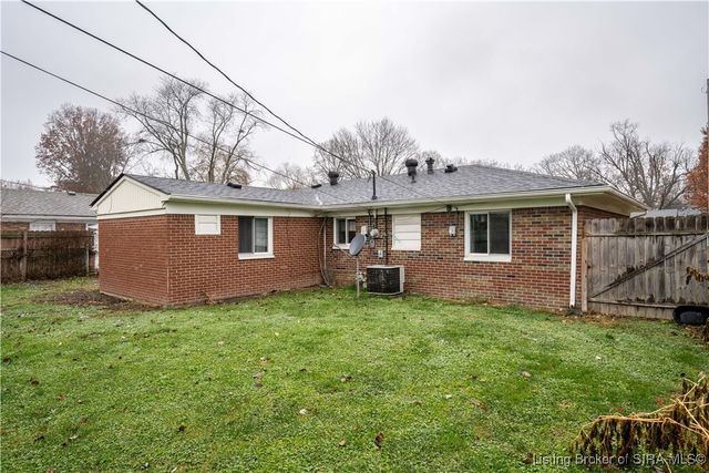 906 Silverwood Drive, Clarksville, IN 47129