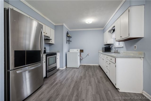 906 Silverwood Drive, Clarksville, IN 47129