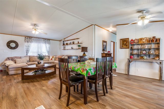 9121 NE County Road 2170, Powell, TX 75153