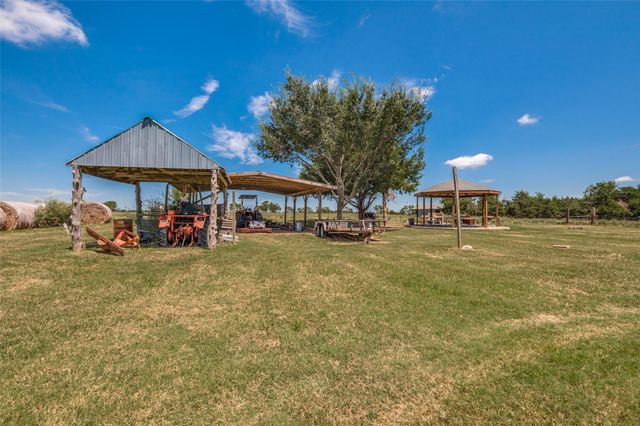 9121 NE County Road 2170, Powell, TX 75153