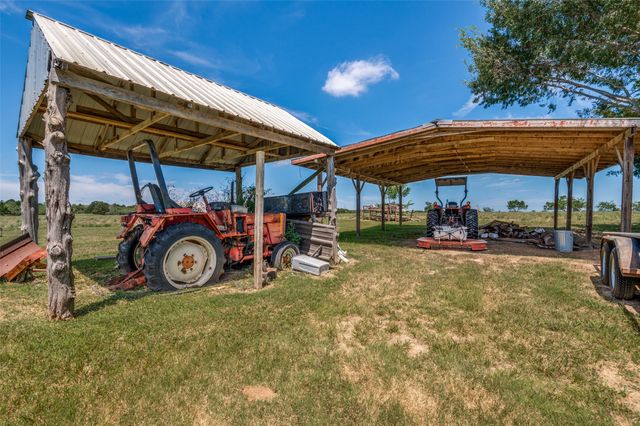 9121 NE County Road 2170, Powell, TX 75153