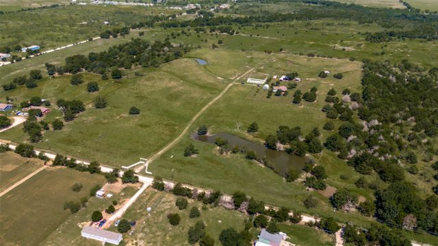 9121 NE County Road 2170, Powell, TX 75153