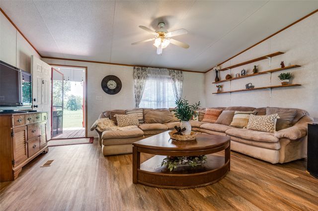 9121 NE County Road 2170, Powell, TX 75153