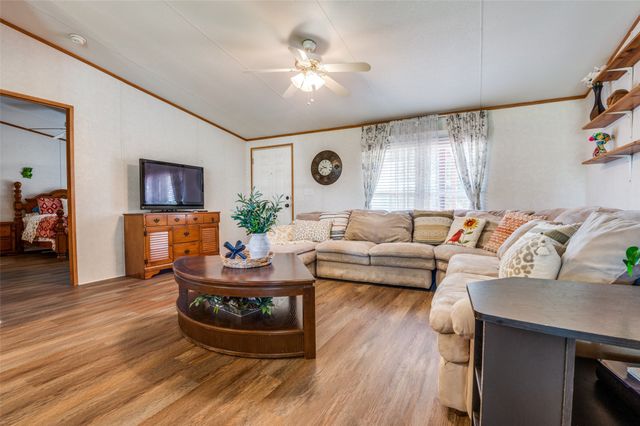 9121 NE County Road 2170, Powell, TX 75153