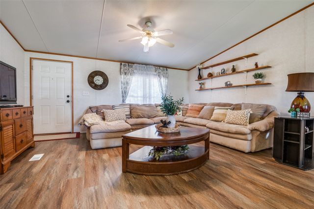 9121 NE County Road 2170, Powell, TX 75153