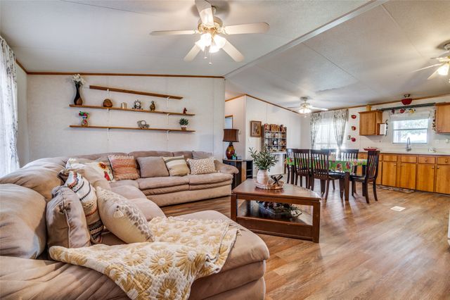 9121 NE County Road 2170, Powell, TX 75153