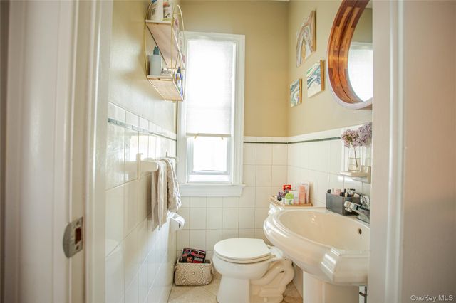 445 W Walnut Street, Long Beach, NY 11561