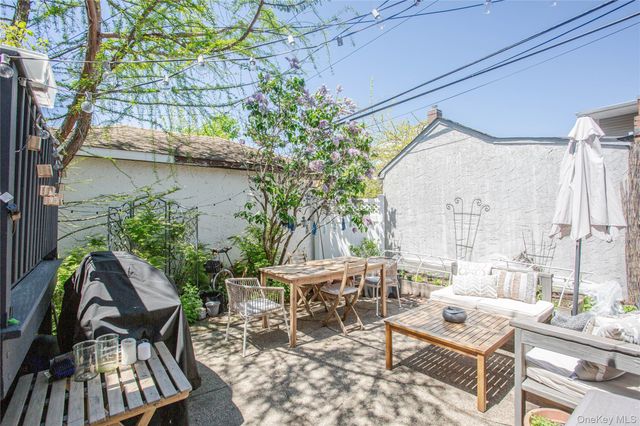 445 W Walnut Street, Long Beach, NY 11561