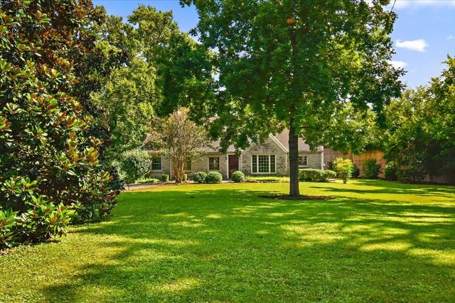 2011 Cedar Ln, Nashville, TN 37212
