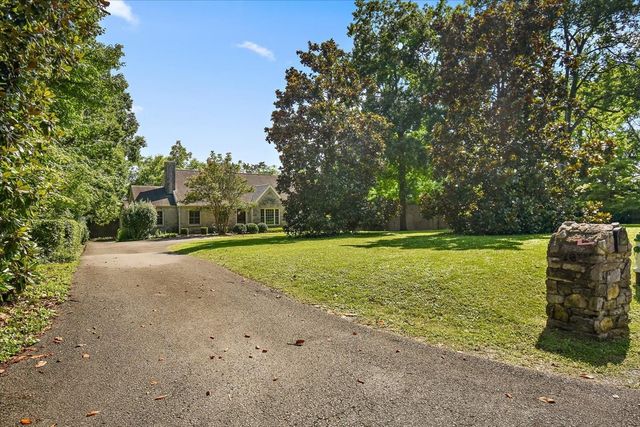 2011 Cedar Ln, Nashville, TN 37212