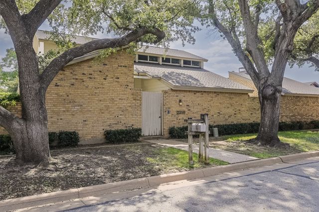 2210 Winter Sunday Way, Arlington, TX 76012