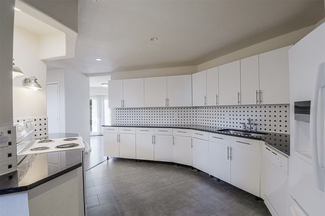 2210 Winter Sunday Way, Arlington, TX 76012