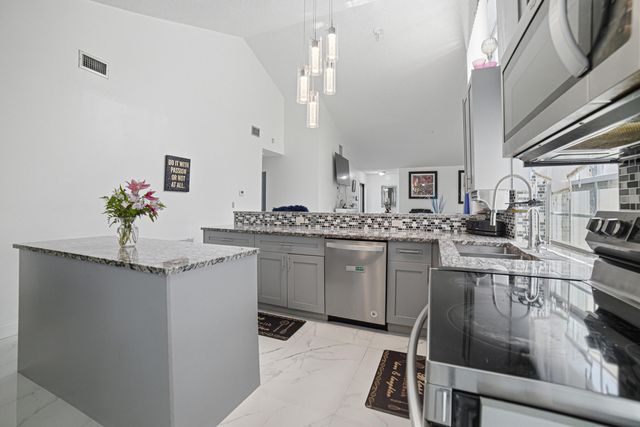 3517 NW 73rd Way NW, Coral Springs, FL 33065