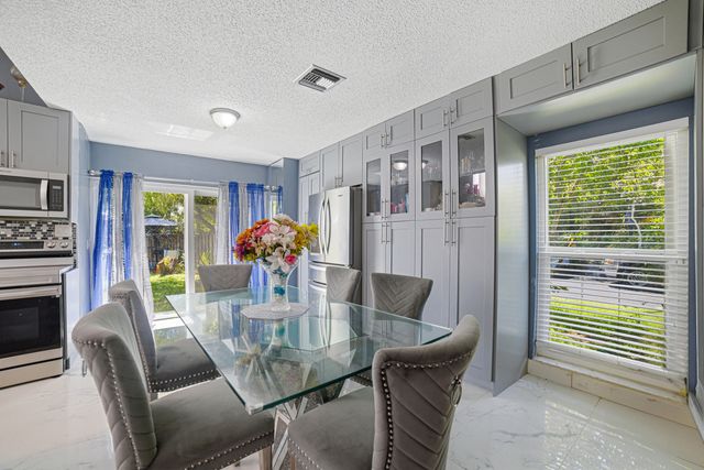 3517 NW 73rd Way NW, Coral Springs, FL 33065