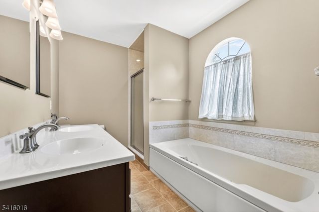 7 Munsee Trail, Branchburg Twp., NJ 08876