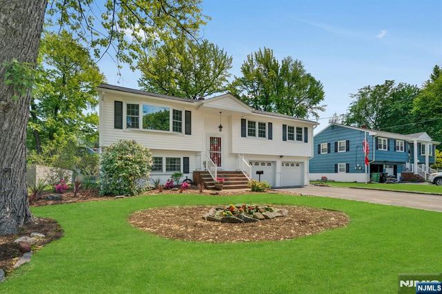 98 Vassar Drive, Paramus, NJ 07652