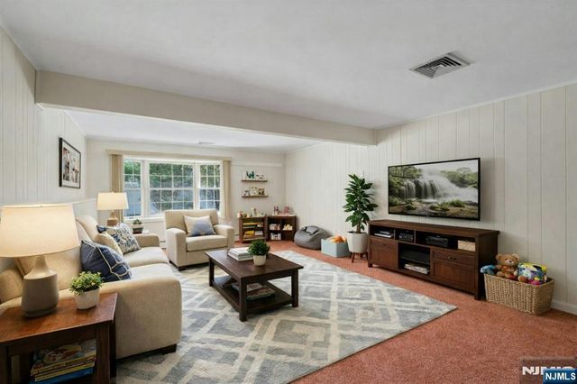 98 Vassar Drive, Paramus, NJ 07652