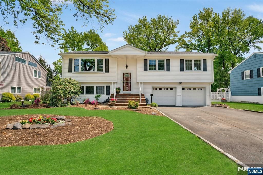 98 Vassar Drive, Paramus, NJ 07652