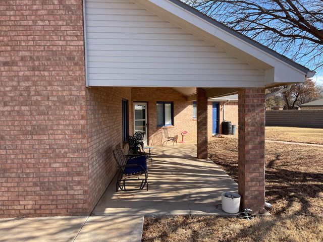 2529 N 1st Street, Tahoka, TX 79373