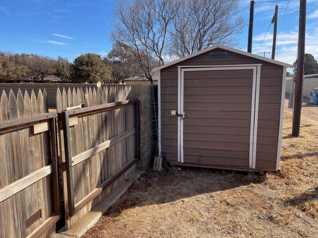 2529 N 1st Street, Tahoka, TX 79373