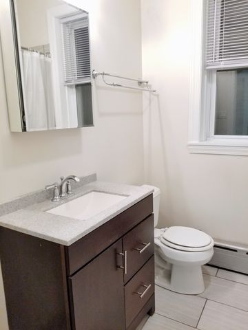 1925 W Belle Plaine Avenue F, Chicago, IL 60613