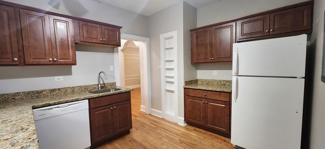 1925 W Belle Plaine Avenue F, Chicago, IL 60613