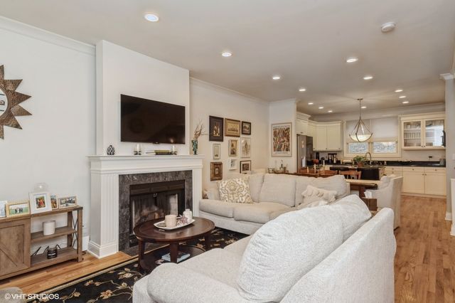 1960 N Seminary Avenue D, Chicago, IL 60614