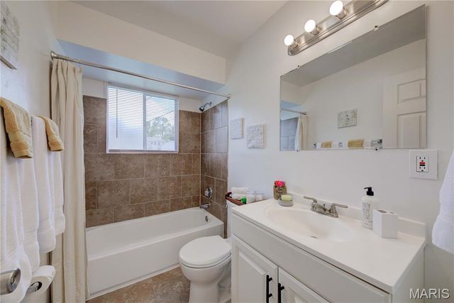 10788 Tropic Drive, St Ann, MO 63074