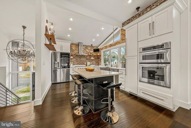 1717 VALLEY AVE, Mclean, VA 22101