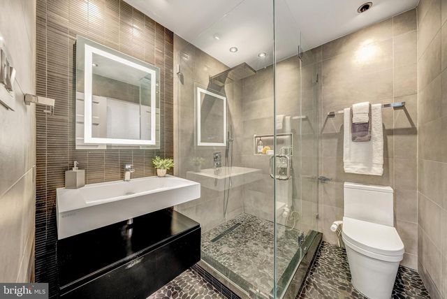 1717 VALLEY AVE, Mclean, VA 22101