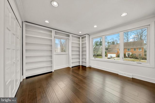 1717 VALLEY AVE, Mclean, VA 22101