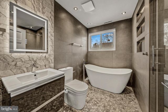 1717 VALLEY AVE, Mclean, VA 22101