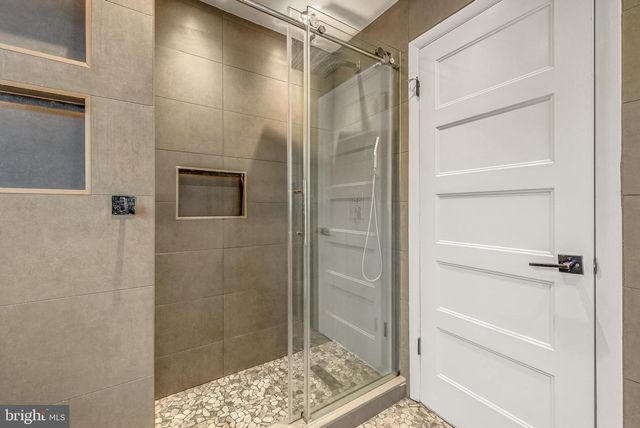 1717 VALLEY AVE, Mclean, VA 22101