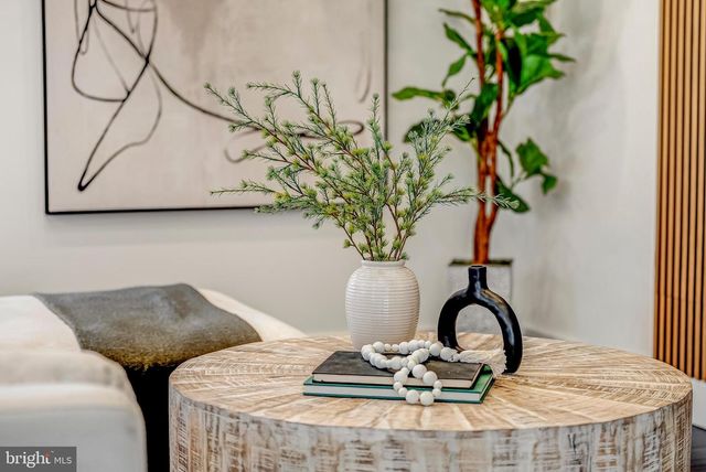 1717 VALLEY AVE, Mclean, VA 22101