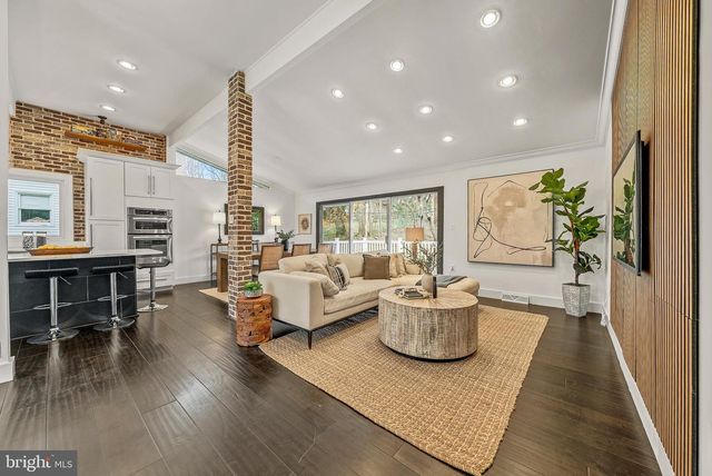 1717 VALLEY AVE, Mclean, VA 22101