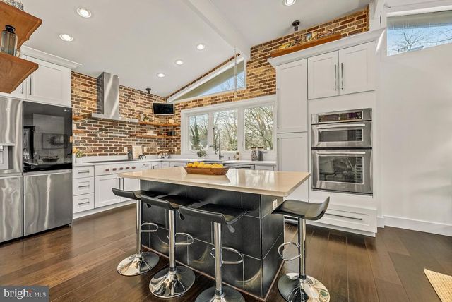 1717 VALLEY AVE, Mclean, VA 22101