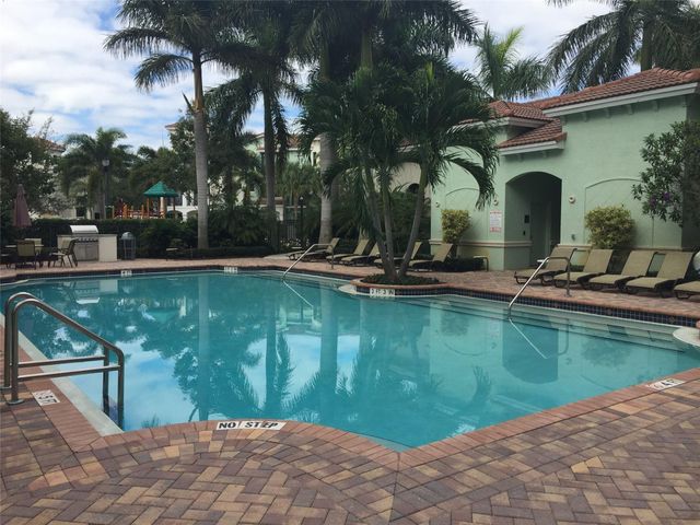 5025 NW 16th Way, Boca Raton, FL 33431