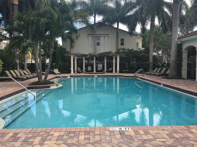 5025 NW 16th Way, Boca Raton, FL 33431