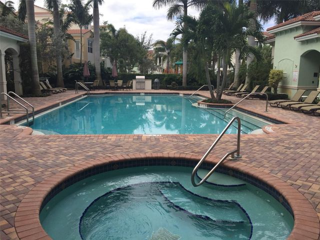 5025 NW 16th Way, Boca Raton, FL 33431