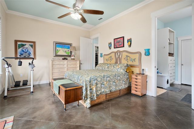 925 Pompano Dr, Aransas Pass, TX 78336