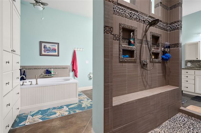 925 Pompano Dr, Aransas Pass, TX 78336