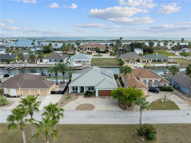 925 Pompano Dr, Aransas Pass, TX 78336