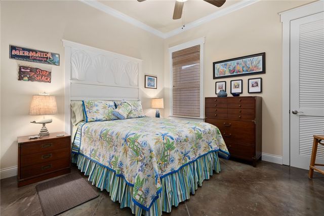 925 Pompano Dr, Aransas Pass, TX 78336