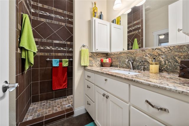 925 Pompano Dr, Aransas Pass, TX 78336