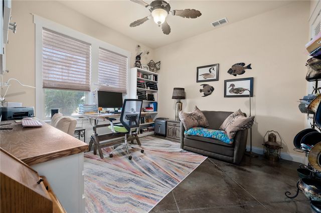 925 Pompano Dr, Aransas Pass, TX 78336