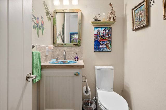 925 Pompano Dr, Aransas Pass, TX 78336