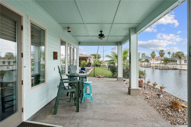 925 Pompano Dr, Aransas Pass, TX 78336