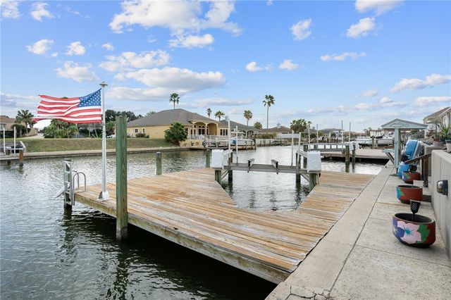 925 Pompano Dr, Aransas Pass, TX 78336